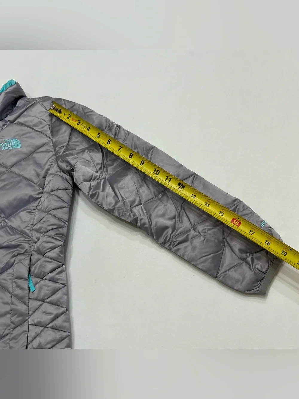 The North Face 550 Goose Down Puffer Quilted Winter Jacket Girls Med Silver/Teal
